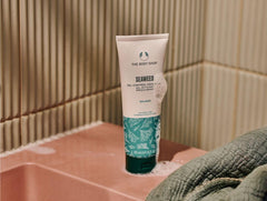 The Body Shop Vegan Seaweed Cleansing Facial Wash, 125 ML - For Combination & Oily Skin | Skin Feels Balanced and Mattified